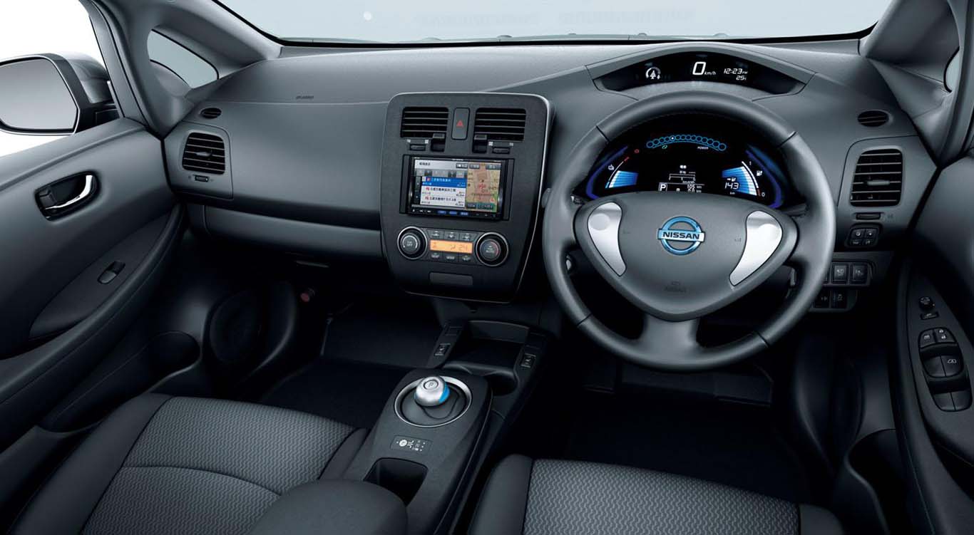 Nissan-Leaf-2015-most-fuel-efficient-hatchback-interior-black