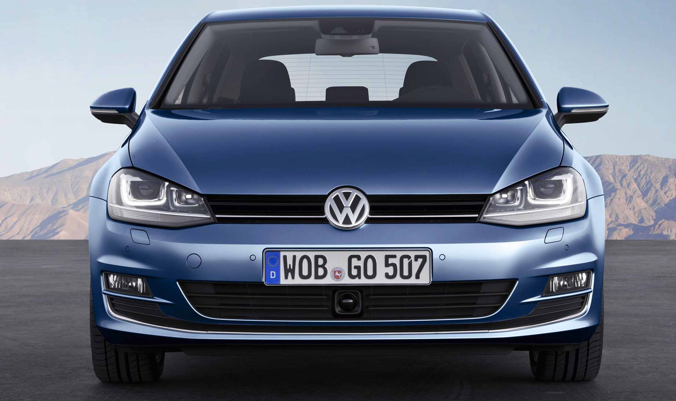 Volkswagen-Golf-BlueMotion-front-view-economical-cars