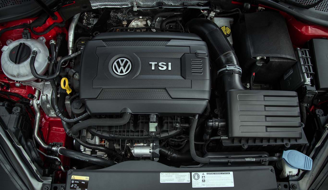 Volkswagen-Golf-2015-engine
